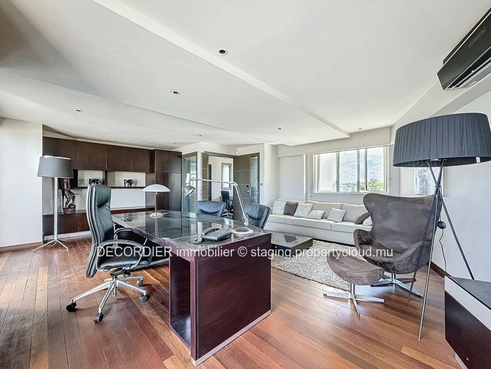 Office for sale in the heart of Grand Bay
