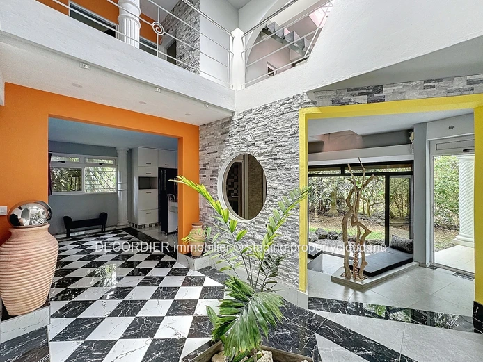 Atypical apartment in co-ownership