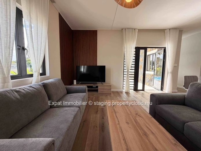 Villa neuve 3 chambres avec piscine privative à louer – Calodyne