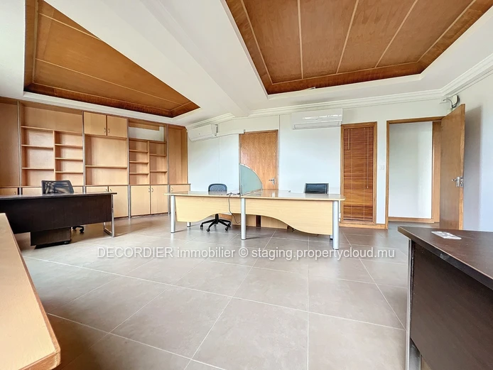 Bureaux spacieux avec vue sur la mer