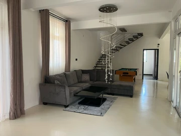 5 Bedroom House