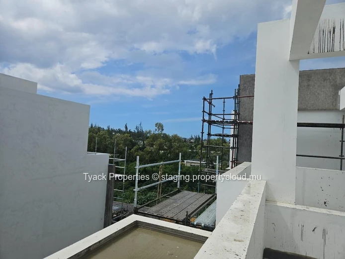 Exclusive Penthouse for Sale in Péreybère – 3 Bedrooms, Private Balcony & Shared Pool