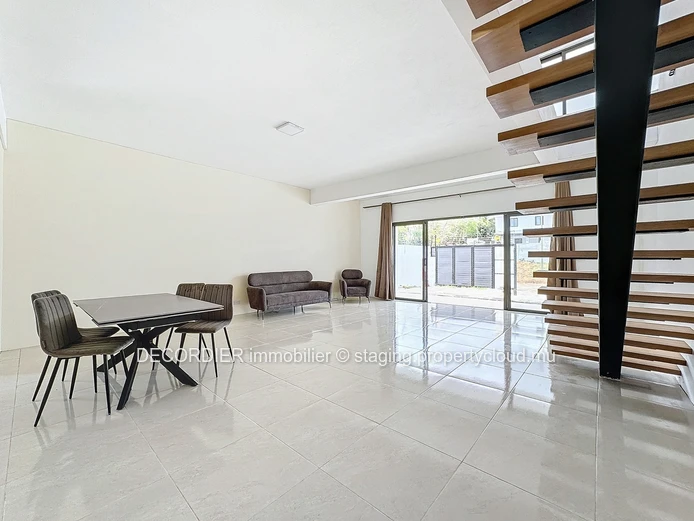New and cozy duplex nestled 10 minutes walk from the beach
