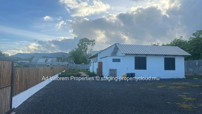 Exceptional 250 m² Villa on a Vast 1,347 m² Plot – La Tourelle View