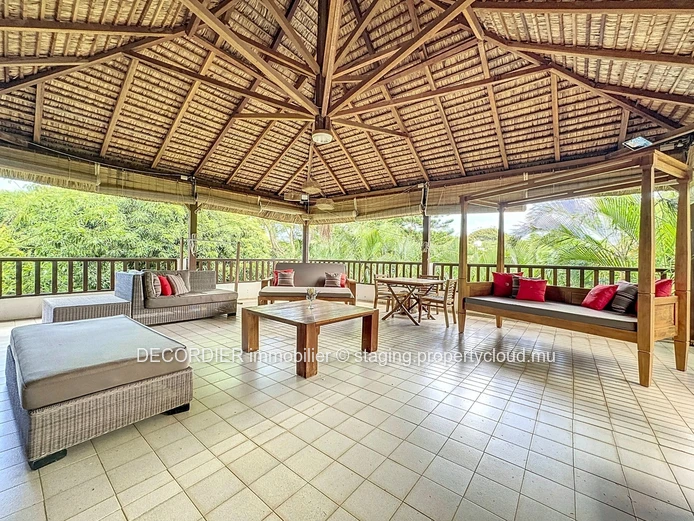 Contemporary house with swimming pool and garden - Accessible to foreigners