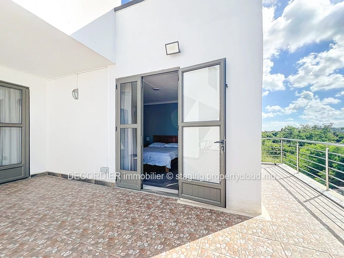Appartement au 1er étage avec terrasse spacieuse