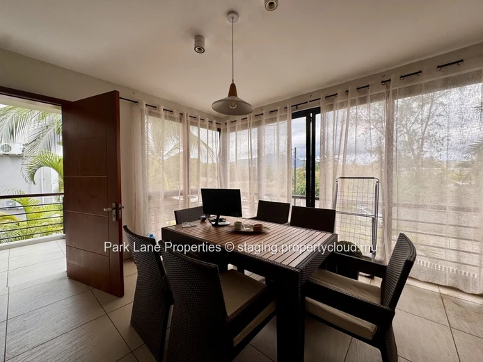 Great apartment close to the La Preneuse beach