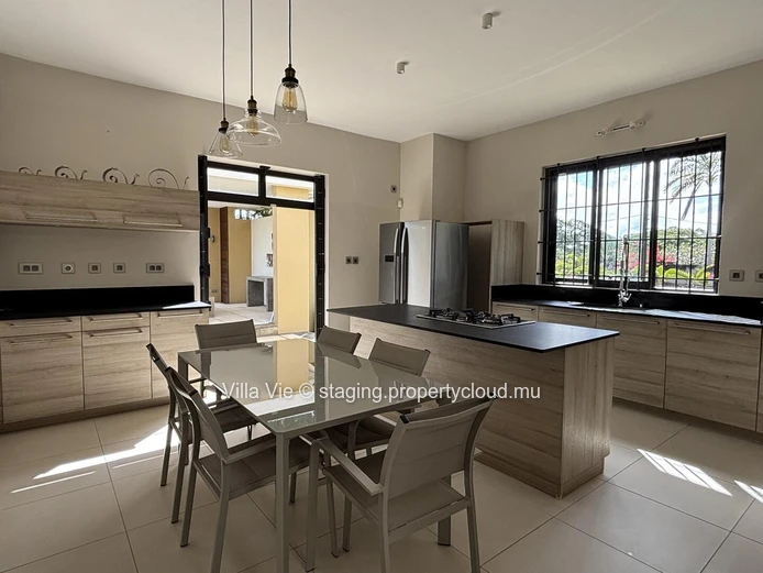 Forêt Daruty - Spacious 4-bedroom house with swimming pool and large garden
