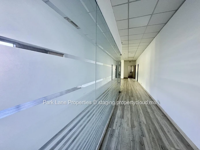 Modern 366 m² office space  in Ebene Cybercity – Prime business location