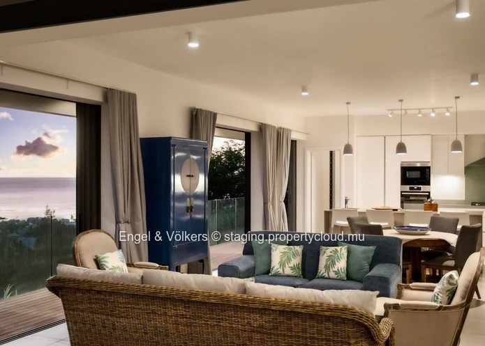 Luxurious Villa with Breathtaking Panoramic Sea Views