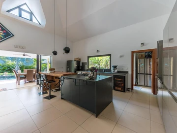 5 Bedroom Villa