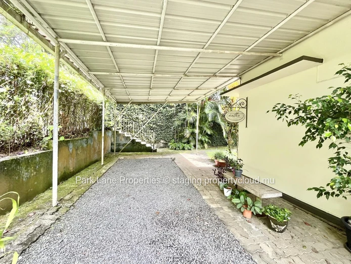 Deux maisons indépendantes avec potentiel commercial – idéales pour une grande famille ou des espaces bureaux – à Cur...