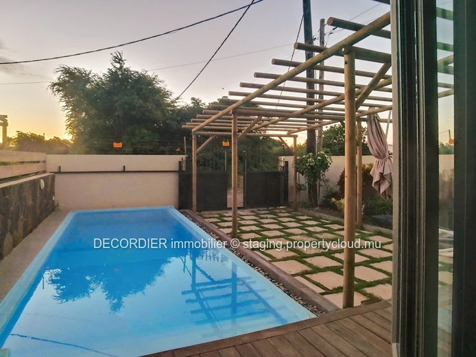 Jolie maison sur 2 niveaux avec une piscine et un rooftop