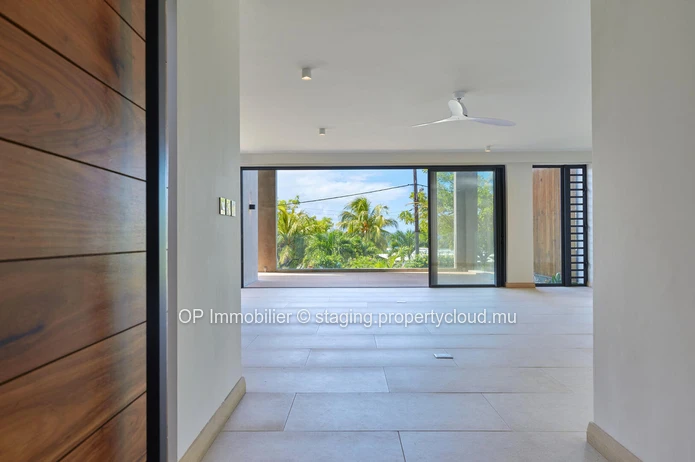 Luxurious G+2 Apartment with Stunning Sea Views and Communal Pool in Pointe aux Canonniers - €1.5M
