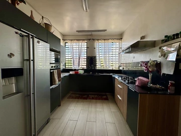 6 Bedroom House