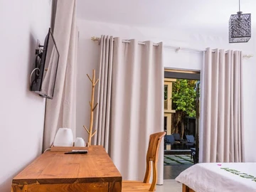 20 Bedroom Hotel
