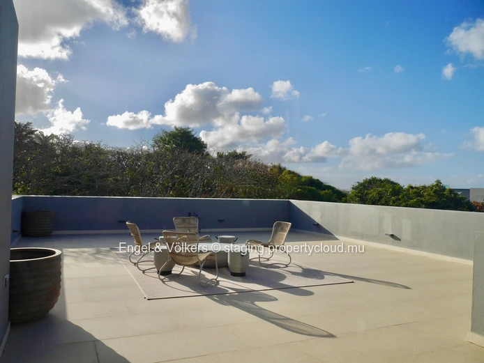 Contemporary Penthouse with Exclusive Lift Access & Mountain Views