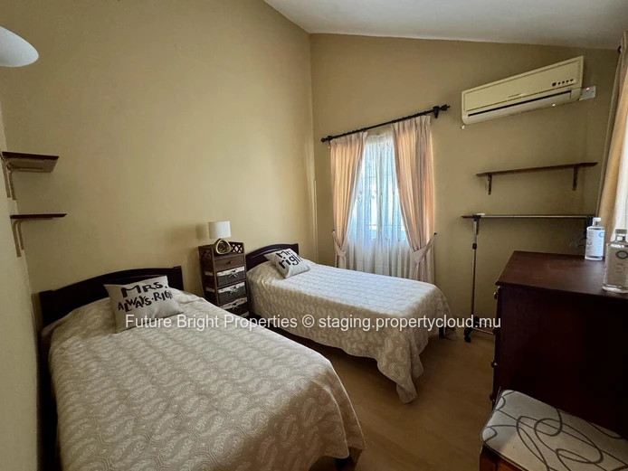 Coastal Charm & Comfort in the Heart of Albion – Just Steps from the Beach!