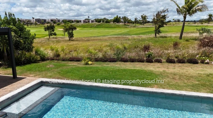 Villa RES à vendre à Beau Champ, 589m² habitable, 2.400m² terrain, 5 chambres, piscine privée, accès mer, salle de gym.
