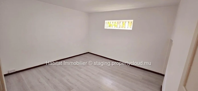 A VENDRE - Belle maison non meublée de 371 m2 sur un terrain de 286 toises à Floréal