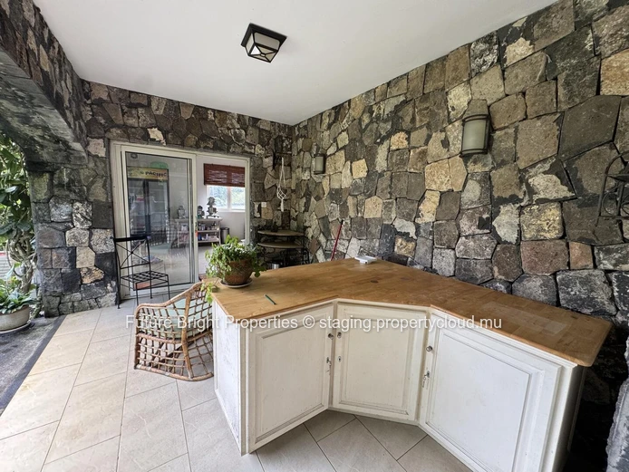 Luxurious Floréal Residence with Breathtaking Views and Stunning Entertainment Spaces