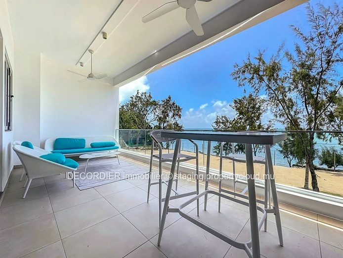 Beautiful apartment on the 1st floor facing the sea