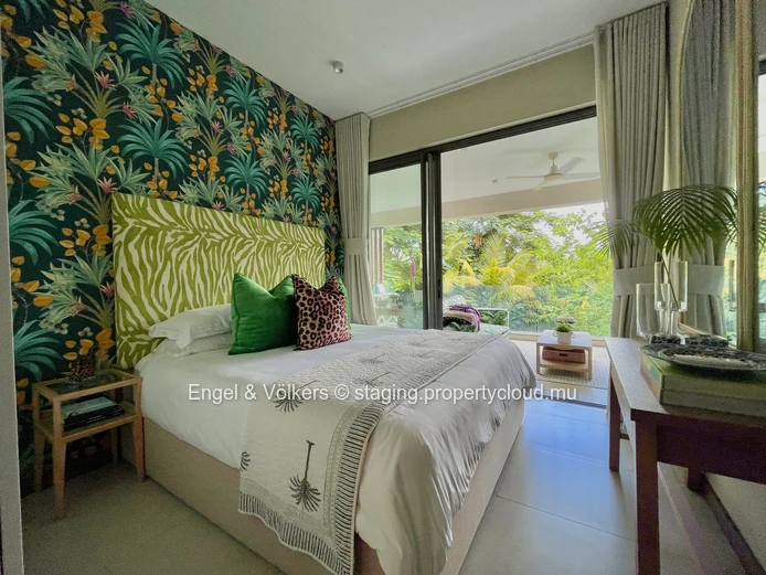 Elegant Coastal Apartment with Rooftop Pool & Sea Views
