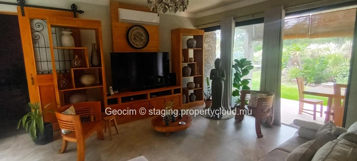 Petite Rivière Noire Domaine de Palmyre Maison de plain-pied de 3 càc 3sdb séjour salon bureaux piscine sur 39.5 perc... (Mandat exclusif)