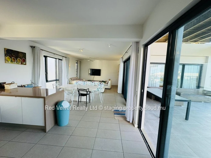 Penthouse meublé à louer à Rivière Noire - Black River, 230m², 3 chambres, services et aménités inclus, vue sur mer. ...