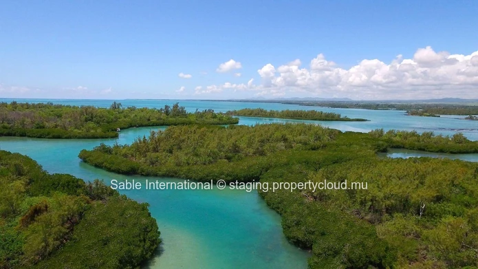 Luxurious G+2 Beachfront Apartment in Goodlands with Sea Views & Swimming Pool! Fully Furnished & Equipped, Close to ...
