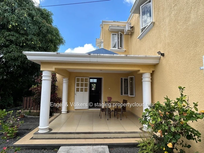 Charming and Spacious 5-Bedroom House for Rent – Large Plot, Private Pool & Peaceful Setting