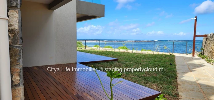 Stunning Beachfront Apartment in Poste Lafayette