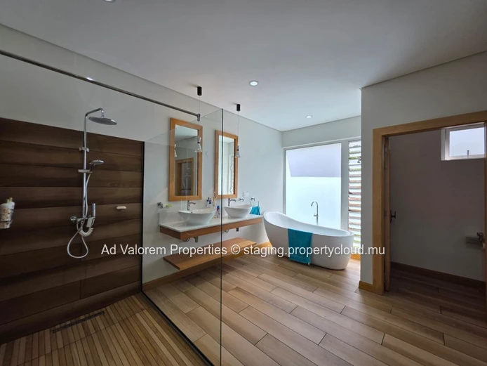 Stunning Dream Villa for Rent in Albion – 287 m²