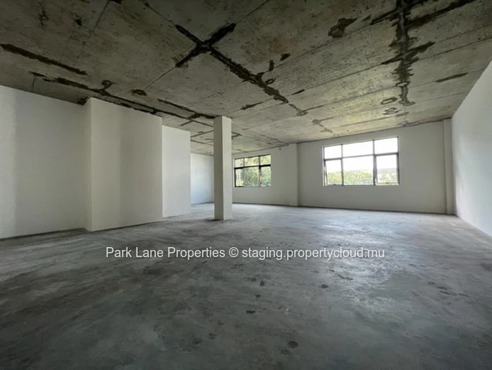 Espace de bureau moderne dans un complexe commercial récemment construit à Moka