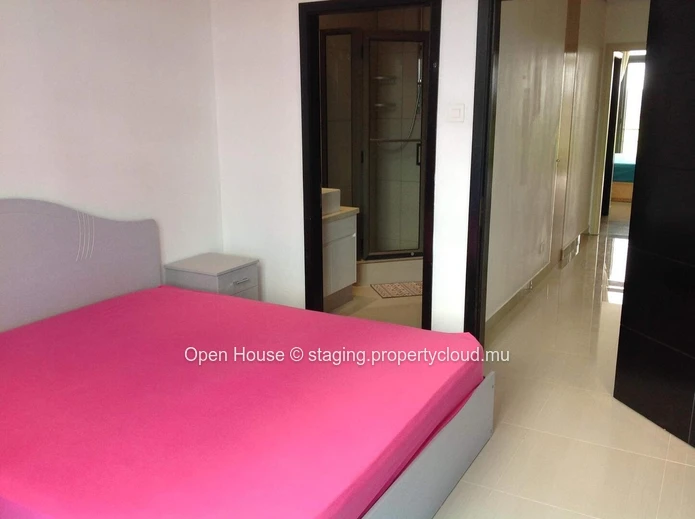 Appartement RES à vendre à Grand Baie, 120m², 2 chambres, piscine commune, accessible aux étrangers, proche des comme...