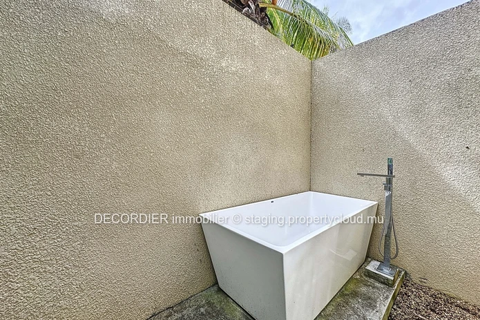 Villa contemporaine située dans une résidence sécurisée