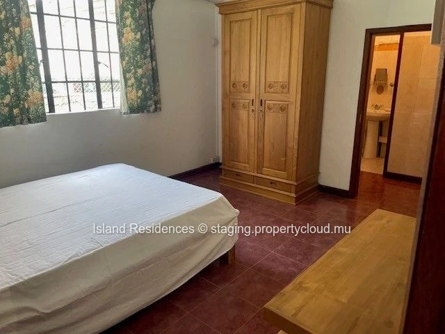 2 bedroom ground floor apartment in the center of Trou aux Biches