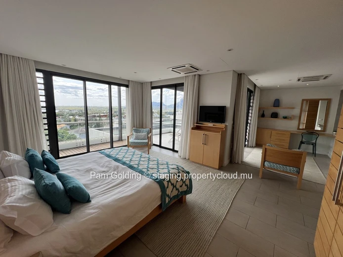 Penthouse de 3 Chambres sur les Pentes de La Tourelle avec Vues Panoramiques sur la Côte et les Montagnes