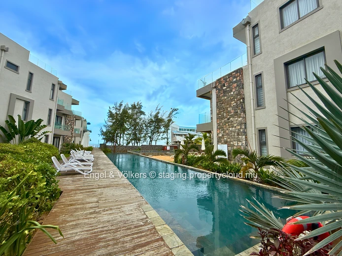 Beautiful Ground Floor Beachfront Apartment