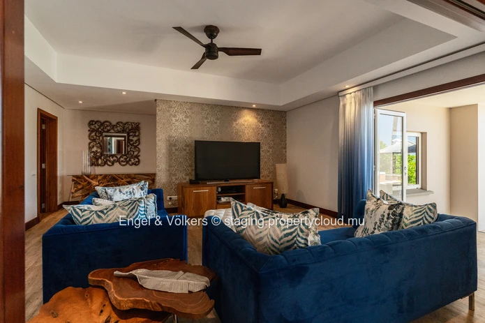 Elegant Residence with Independent Suite and Ocean Views