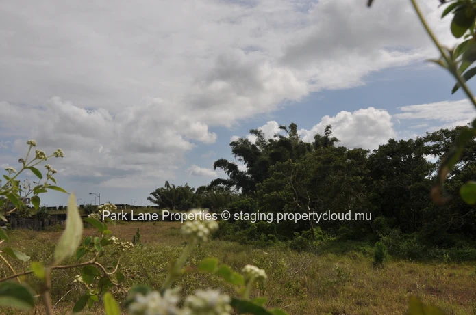 Exceptional 1569 m² plot with stunning mountain views in a prime location in Highlands