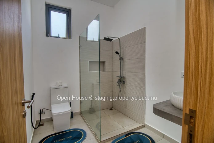 FOR SALE - Local market - fully furnished house - Grand Baie, 160m², land 380m², 5 bedrooms, private pool, parking, g...