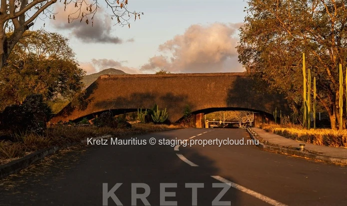Contemporary 4-bedroom villa with panoramic views of the ocean and Le Morne