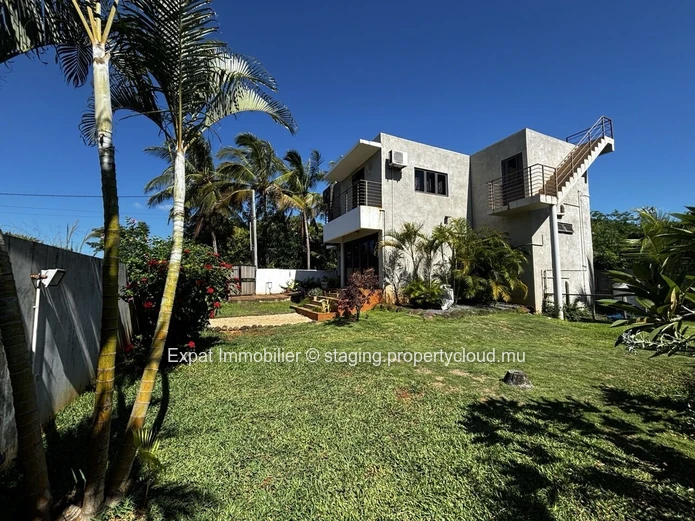 Charming 3-Bedroom Villa With A Landscaped Garden In A Natural Setting In Rivière Du Rempart - Azuri