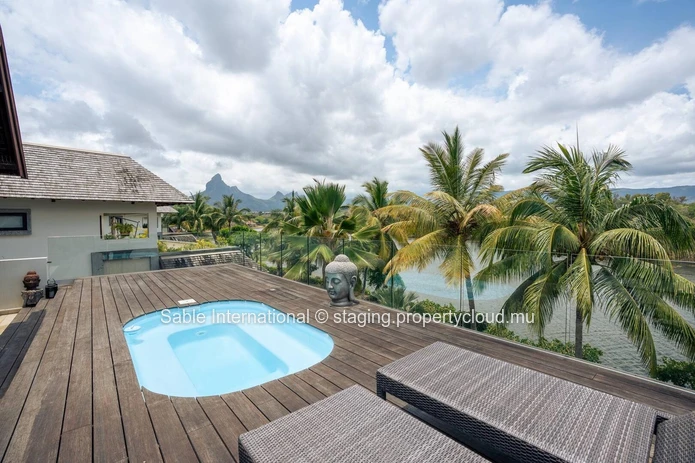 Appartement RES à vendre à Rivière Noire - Black River, 370m², Front de Mer, Vue mer, Meublé.