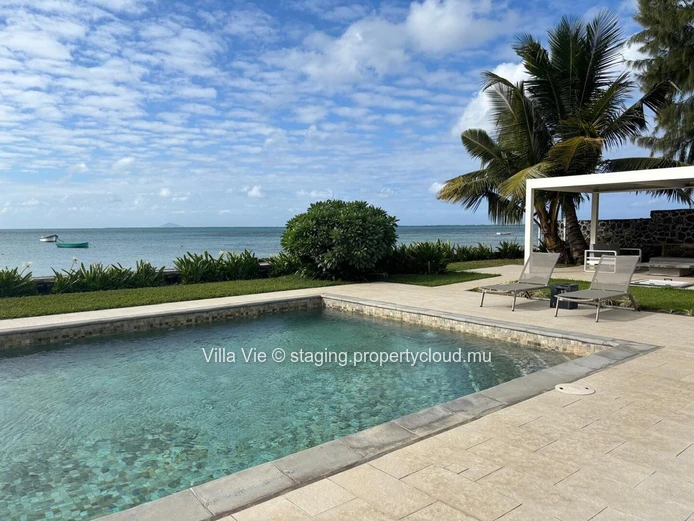 Roches Noires - 3-bedroom penthouse with sea view and Common swimming pool