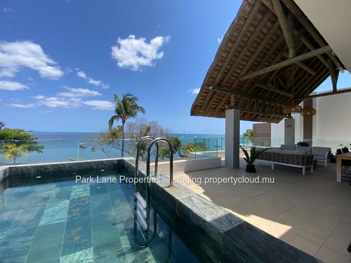 Exquis penthouse sur l'eau en bord de mer