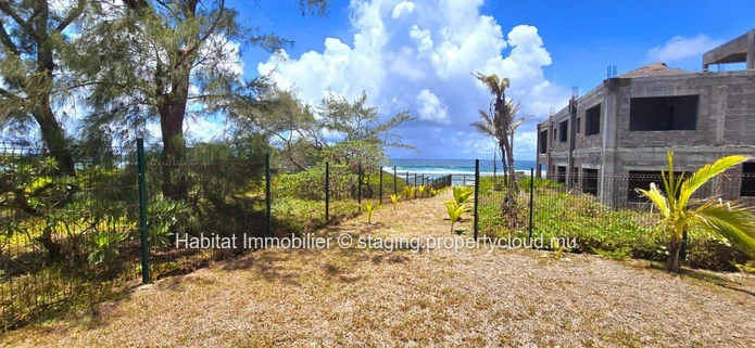 Maison non-meublée de 290m² sur un terrain à bail de 680 toises avec un accès privé à la mer à Poste Lafayette