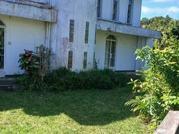 6 Bedroom House