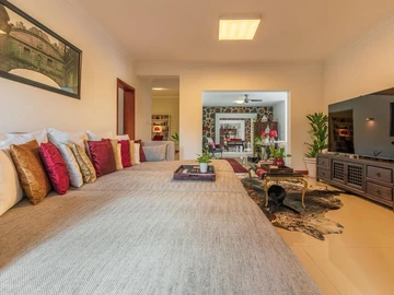 5 Bedroom Villa